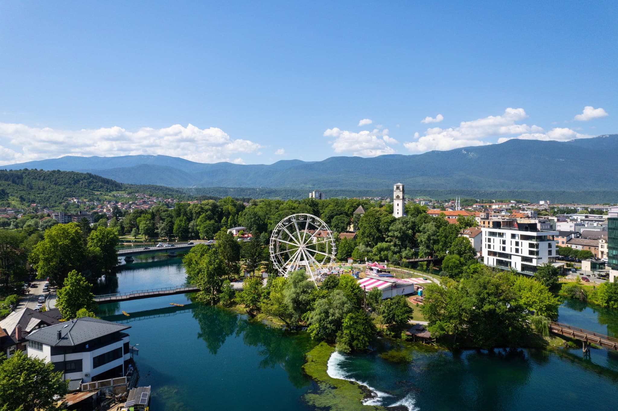 Gradska otoka u Bihaću sa pogledom iz zraka